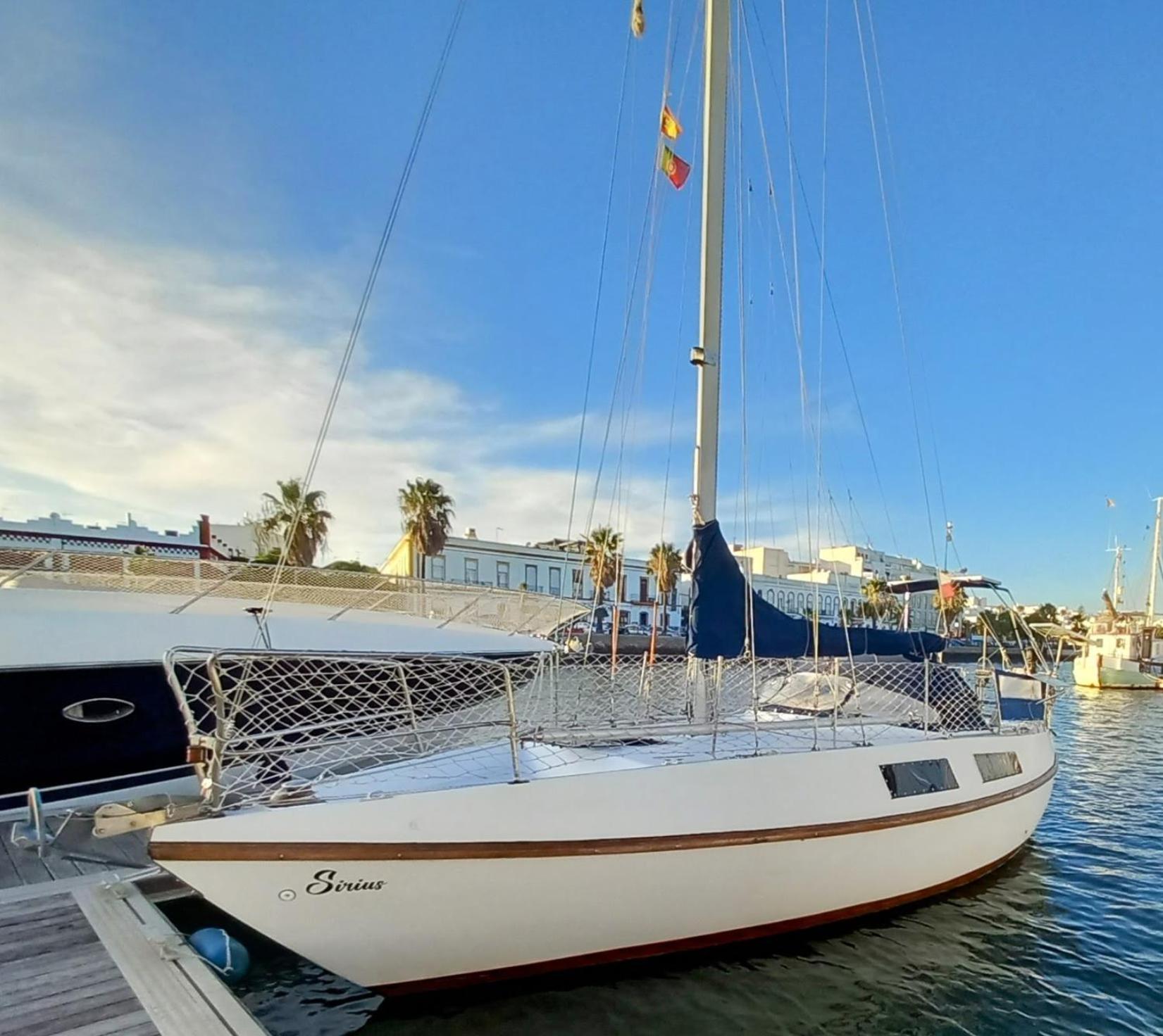 En Velero, Botel Ayamonte